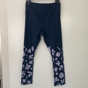 Splash Border Cropped Leggings In After Hours